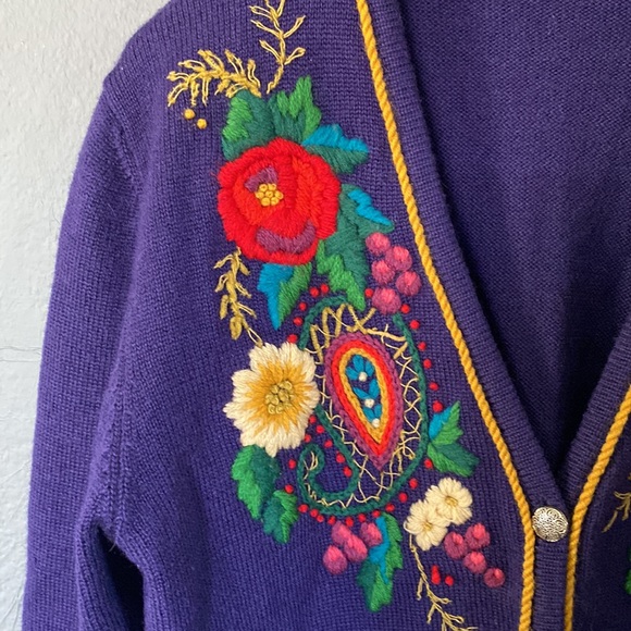 Vtg Purple Floral Embroidered 100% Wool Cardigan Sweater Grannycore Spring - Picture 2 of 8